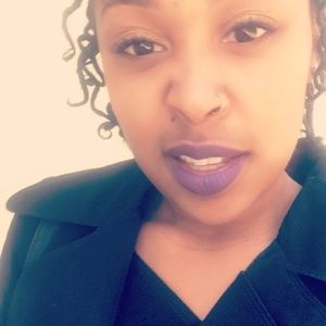 Meet your Posher, Charis